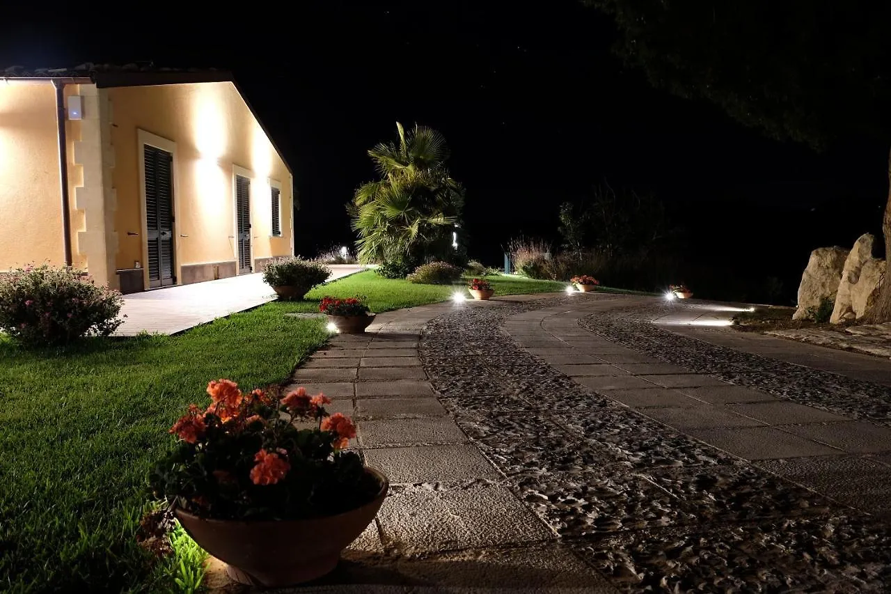 **** Отель Domus Hyblaea Resort Палаццоло-Акреиде Италия