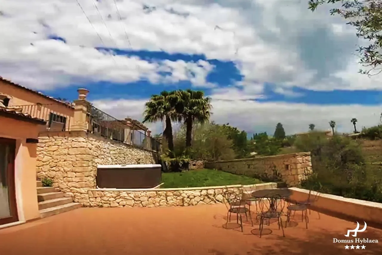 מלון פלאצולו אקריידה Domus Hyblaea Resort