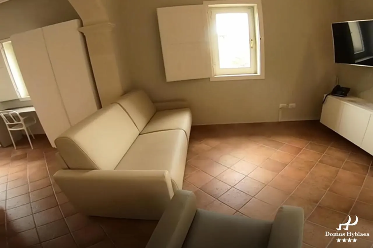 Отель Domus Hyblaea Resort Палаццоло-Акреиде